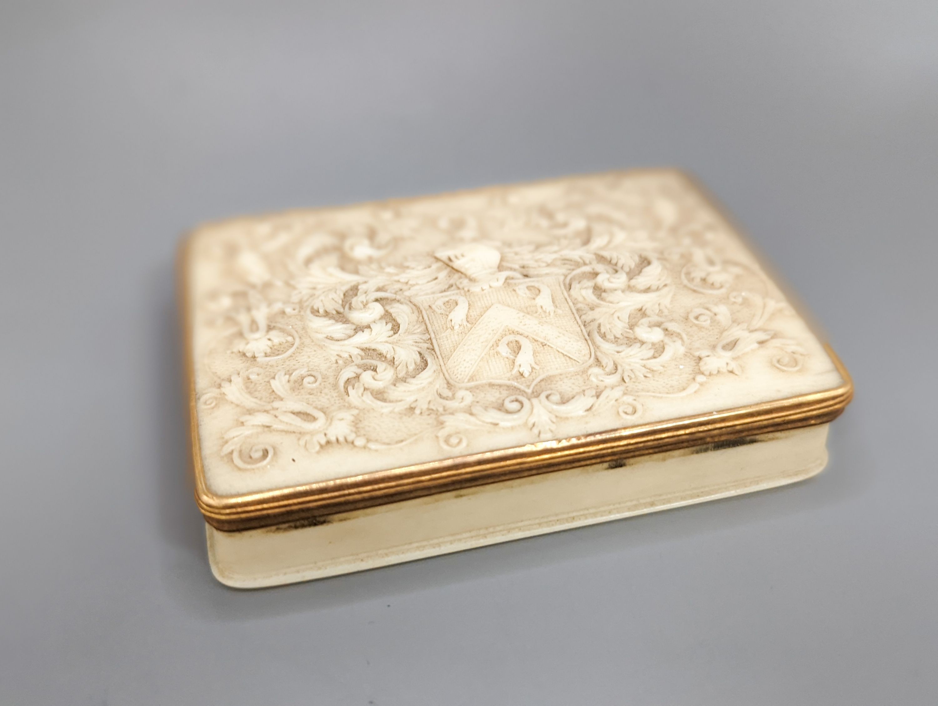 An early 19th century gold mounted ivory armorial table snuff box, 8.3 cm